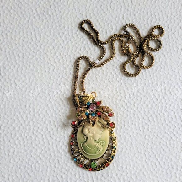 CAMEO Pendant Necklace with multicolored Crystals - Picture 4 of 9